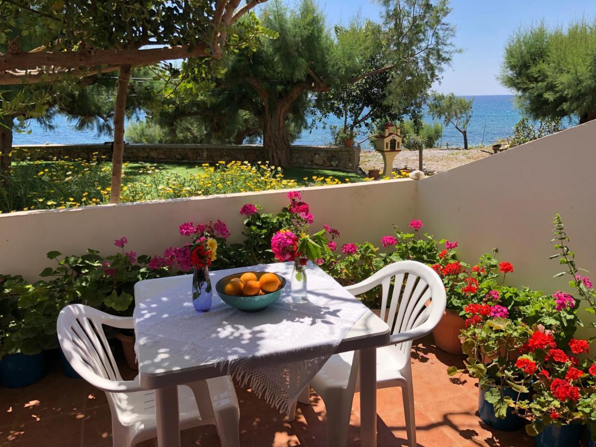 Taverna Akrogiali Лутро Екстериор снимка